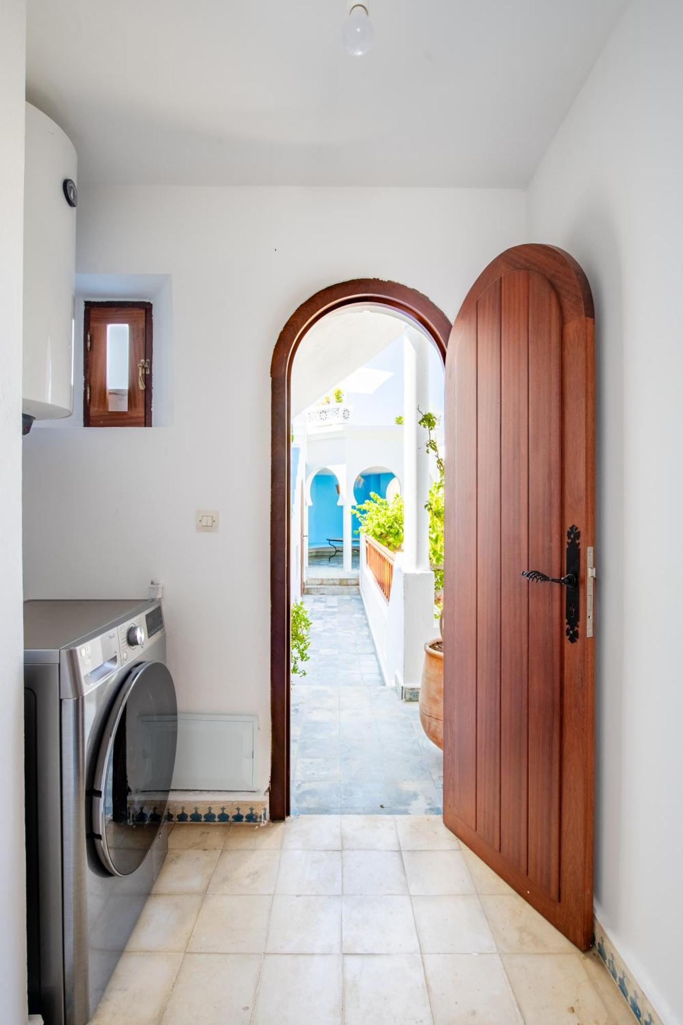 32 * Asilah